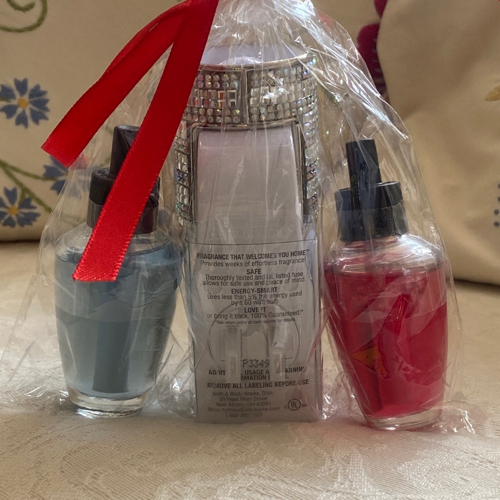 Shine & Sparkle Wallflowers Scent Control Fragrance Plug + 2 Fragrance Refills - Picture 2 of 16